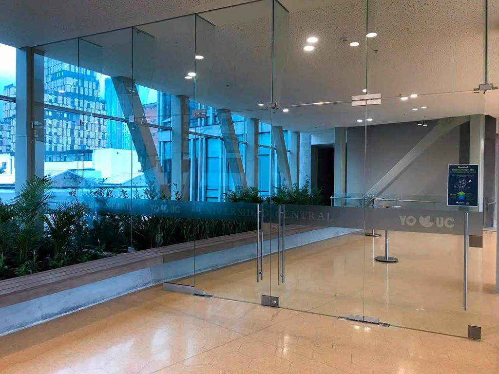 Fachadas Y Puertas En Vidrio Templado